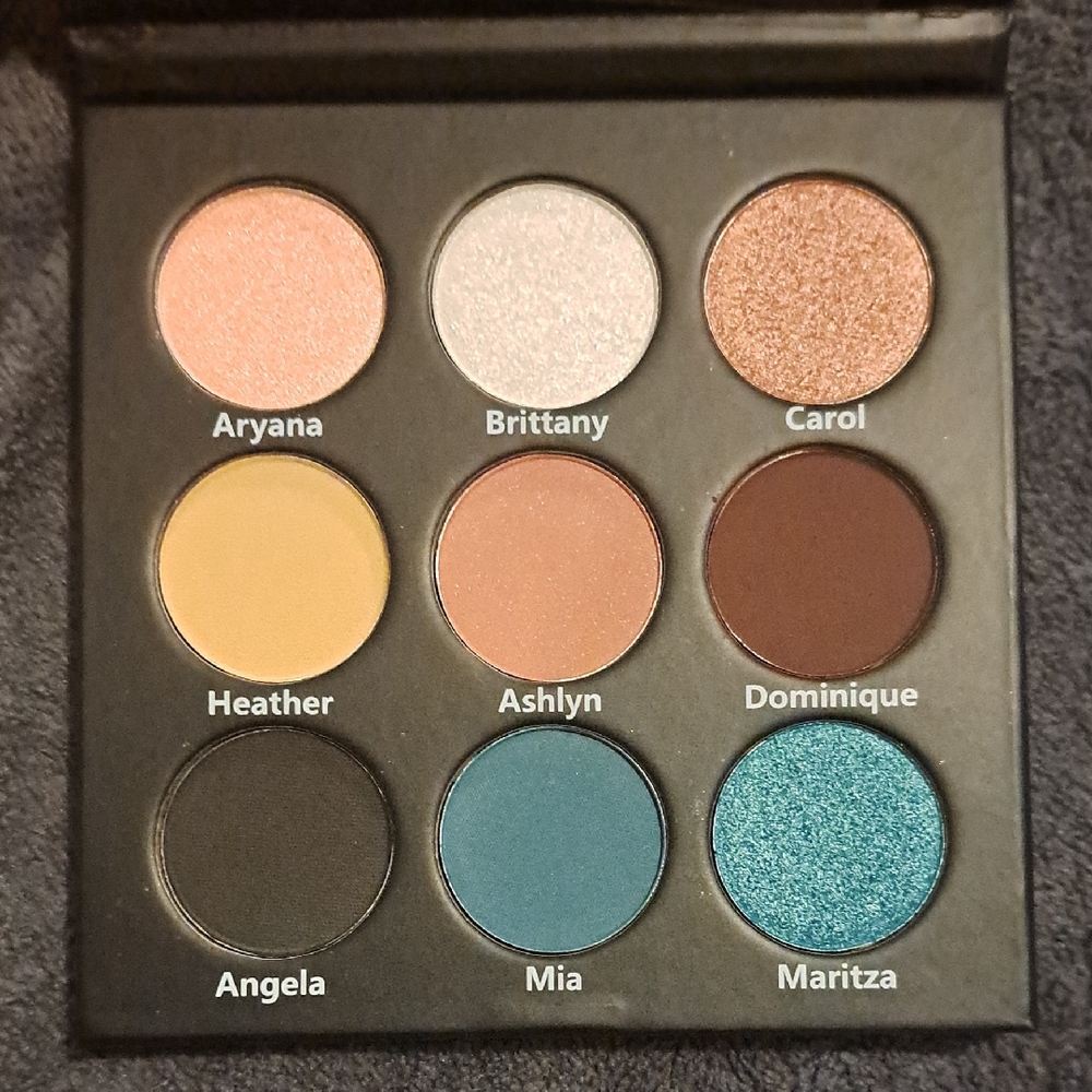 Neutral and Teal Eyeshadow Palette - NYFW SUpermodel